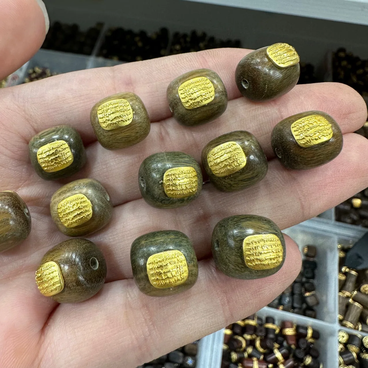 11.7x12MM DIY Wood Tone Barrel Beads with Carved Pattern for Jewelry Accessory