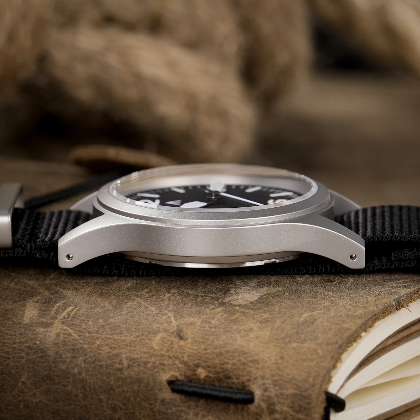 Militado Ml05 ساعة كوارتز بإبرة السيف الكبيرة VH31 حركة BGW9 مرآة الياقوت المضيئة 100 متر مقاومة للماء 38 مللي متر ساعة ميدانية للرجال #4