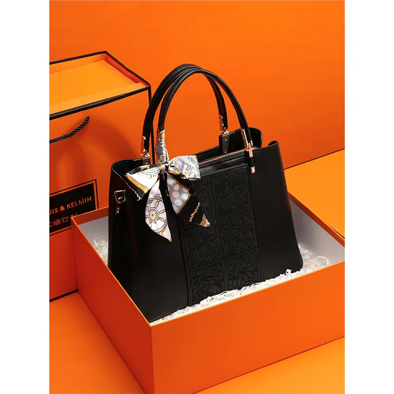 New Style Style Embroidery Women's Bag New Elegant Handbag Middle-Aged People Women's Messenger Birthday Gif