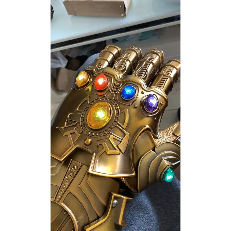 قفازات قفاز Thanos اللانهاية ، ذراع معدنية يمكن ارتداؤها مع ضوء LED ، زي تأثيري ، فستان حفلة فاخر ، إكسسوارات عرض مسرح أنيمي ،