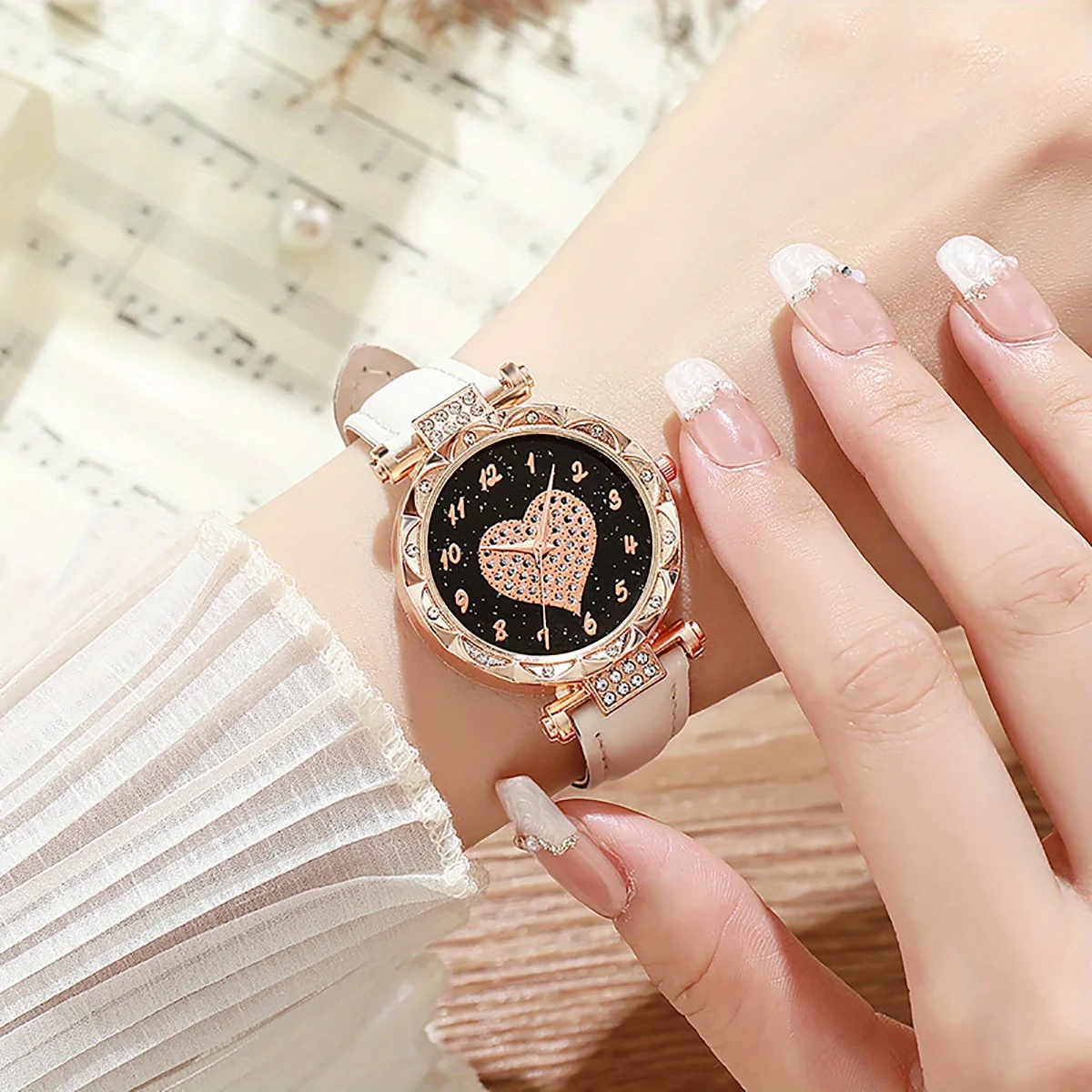 1pc-Heart Shaped Circular Case Quartz Watch: Casual and Fashionable Ideal Choice for Students