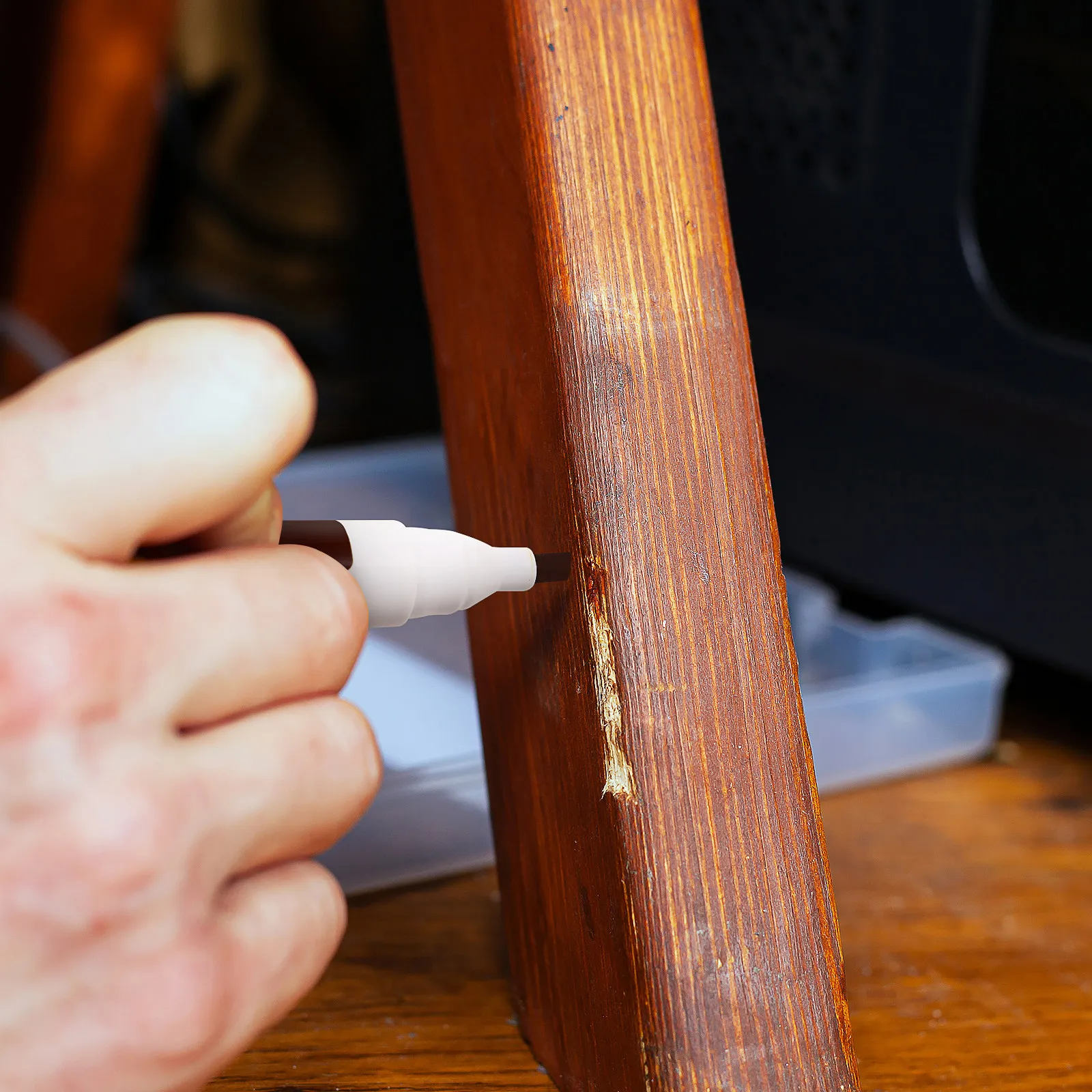 

6Pcs Furniture Touch Up Marker Set for Wooden Furniture Repair Quick Dry Fade Resistant Color Matching Repair Pen 6 Colors