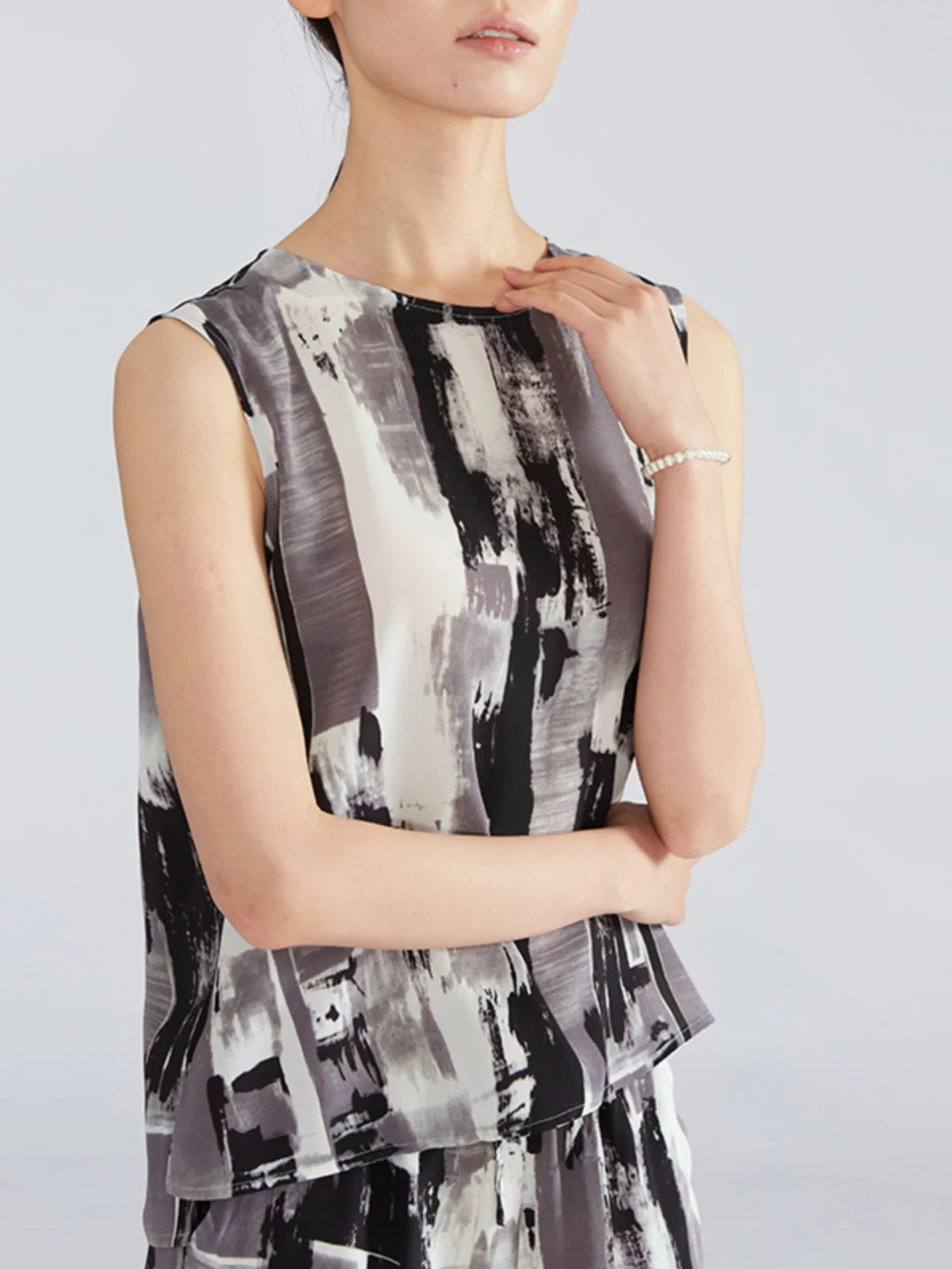 

100% mulberry silk double crepe ink print round neck loose and slimming silk sleeveless vest T-shirt top