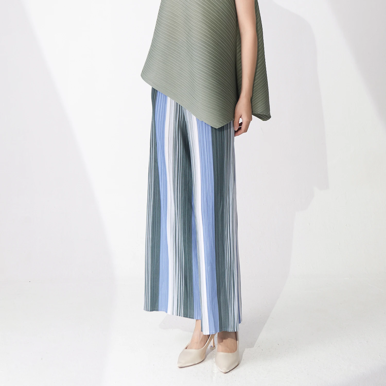 Summer Women's Straight Casual Pants 2025 New Striped Elastic Waist Wide Leg Pants Miyake Pleated Trousers