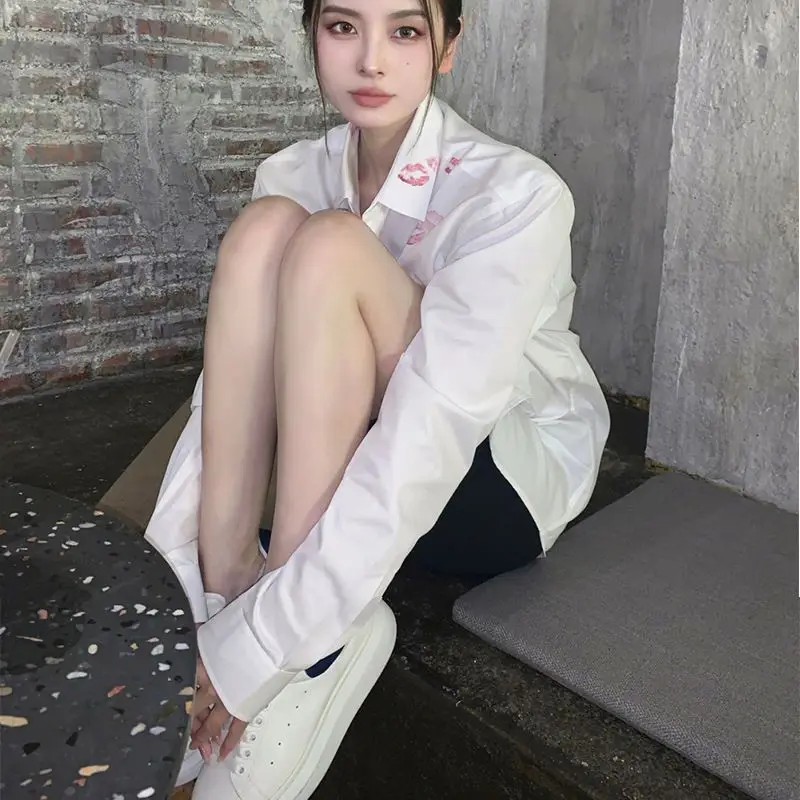 Medium And Long Red Lip Printing White Shirts Women Korean Style Loose Vintage Simple Casual  Long Sleeve Tops Spring New Chic
