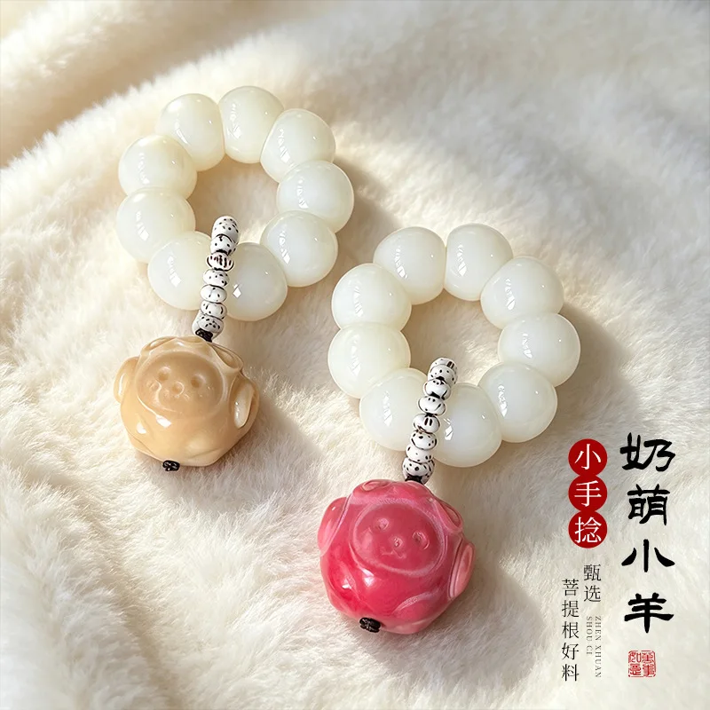 White Jade, Round-Cut Garlic Cloves, Pig Intestines, Bodhi Root, Hand-Twisted Ivory Fruit, Sheep Pendant, Fingertip Toy