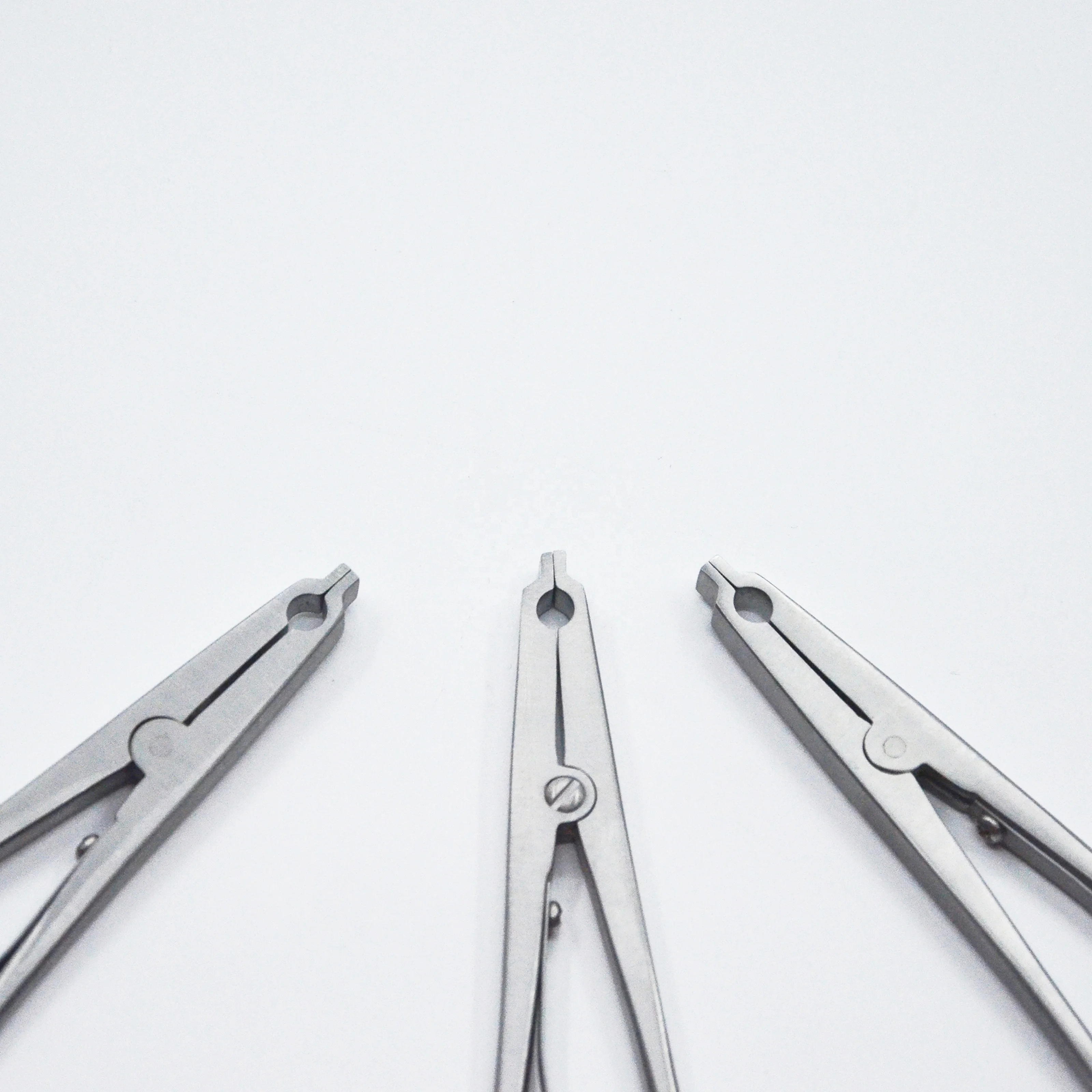 Pinza para aplicar el cuero cabelludo Raney, base de instrumentos