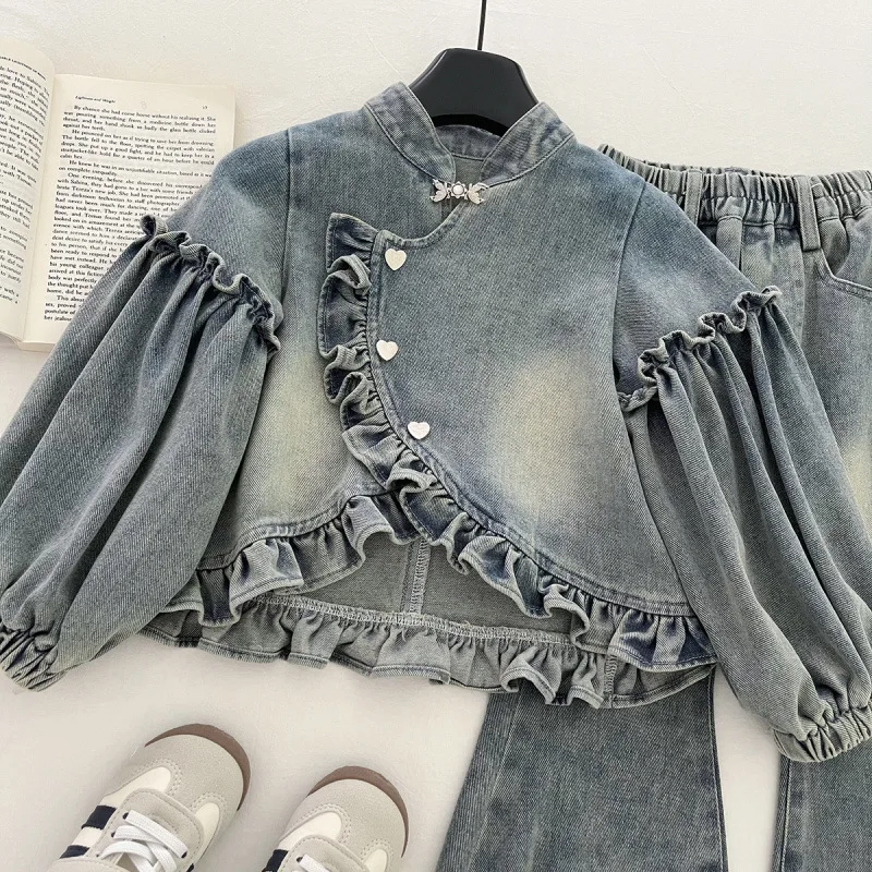 

2025Осенний джинсовый наряд для девочек, милые модные детские джинсовые штаны для маленьких девочек, стильный универсальный комплект из двух предметов