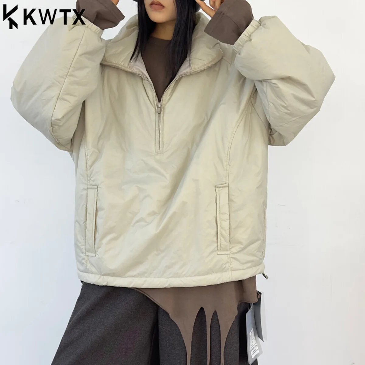 

KWTX женское хлопковое пальто, осень-зима 2025, новый элегантный пуловер с воротником-стойкой и карманами на молнии, теплая повседневная верхняя одежда премиум-класса