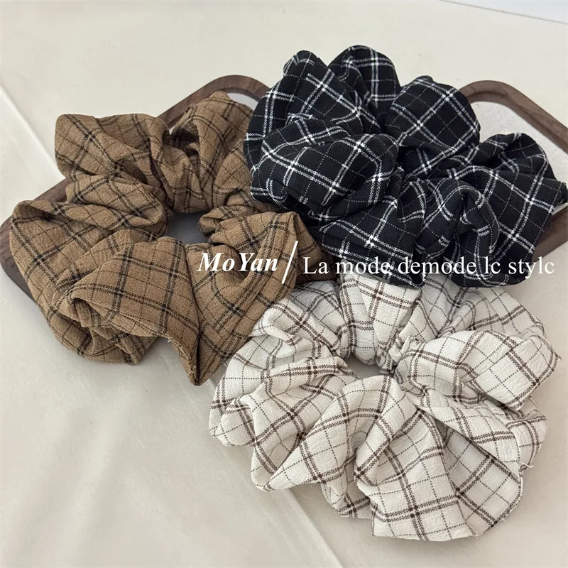 Retro-style plaid fabric scrunchie, simple plaid bun hair tie, elegant and versatile hair tie/hair accessory