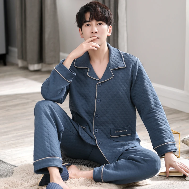 

Пижамы мужские осенне-зимние с длинными рукавами из ламинированного воздушного хлопка для домашнего обслуживания мужские теплые большие размеры тонкий 3-слойный стеганый костюм