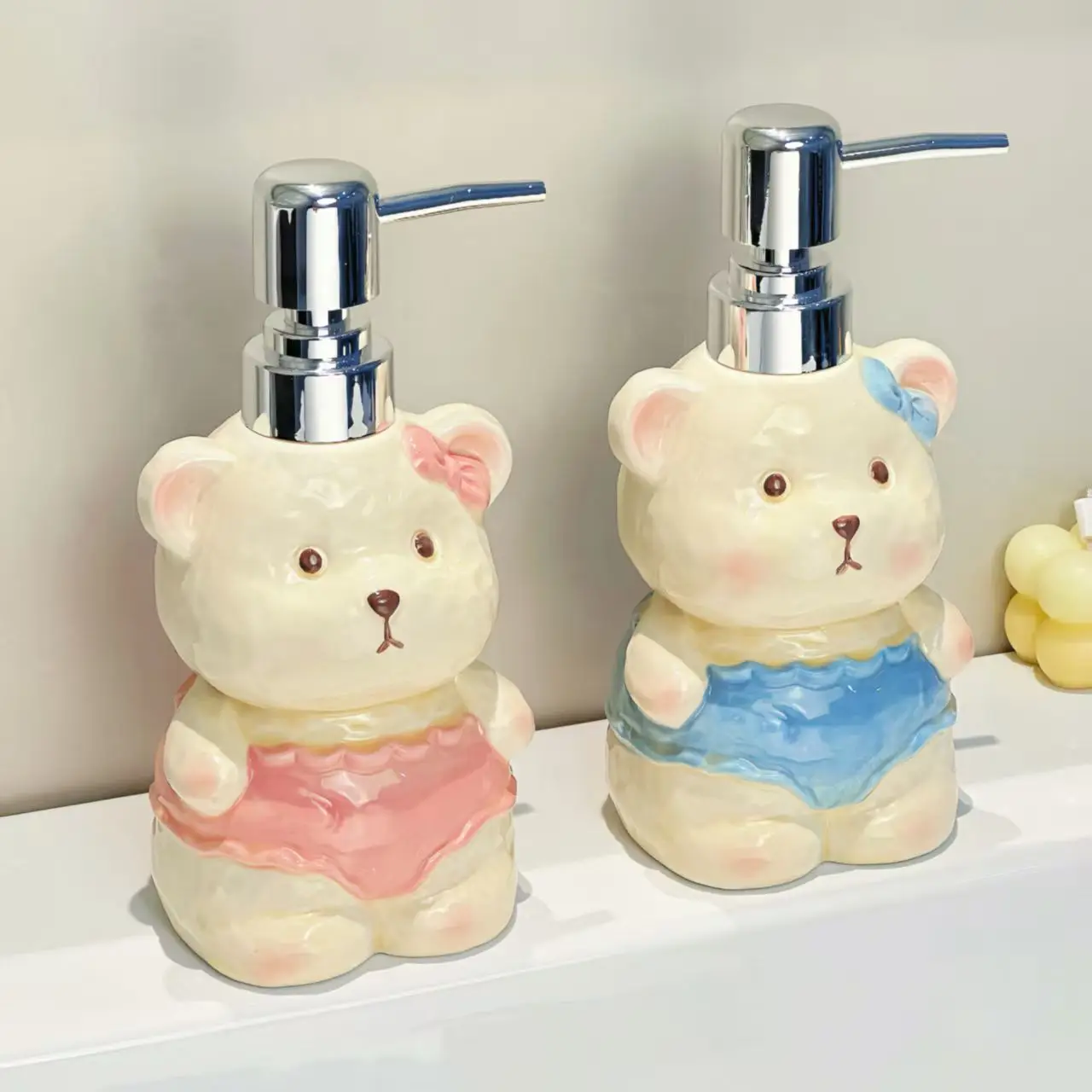 soap dispenser Creative ceramic bear lotion bottle for household bathroom hand sanitizer dispensing bottle with press button