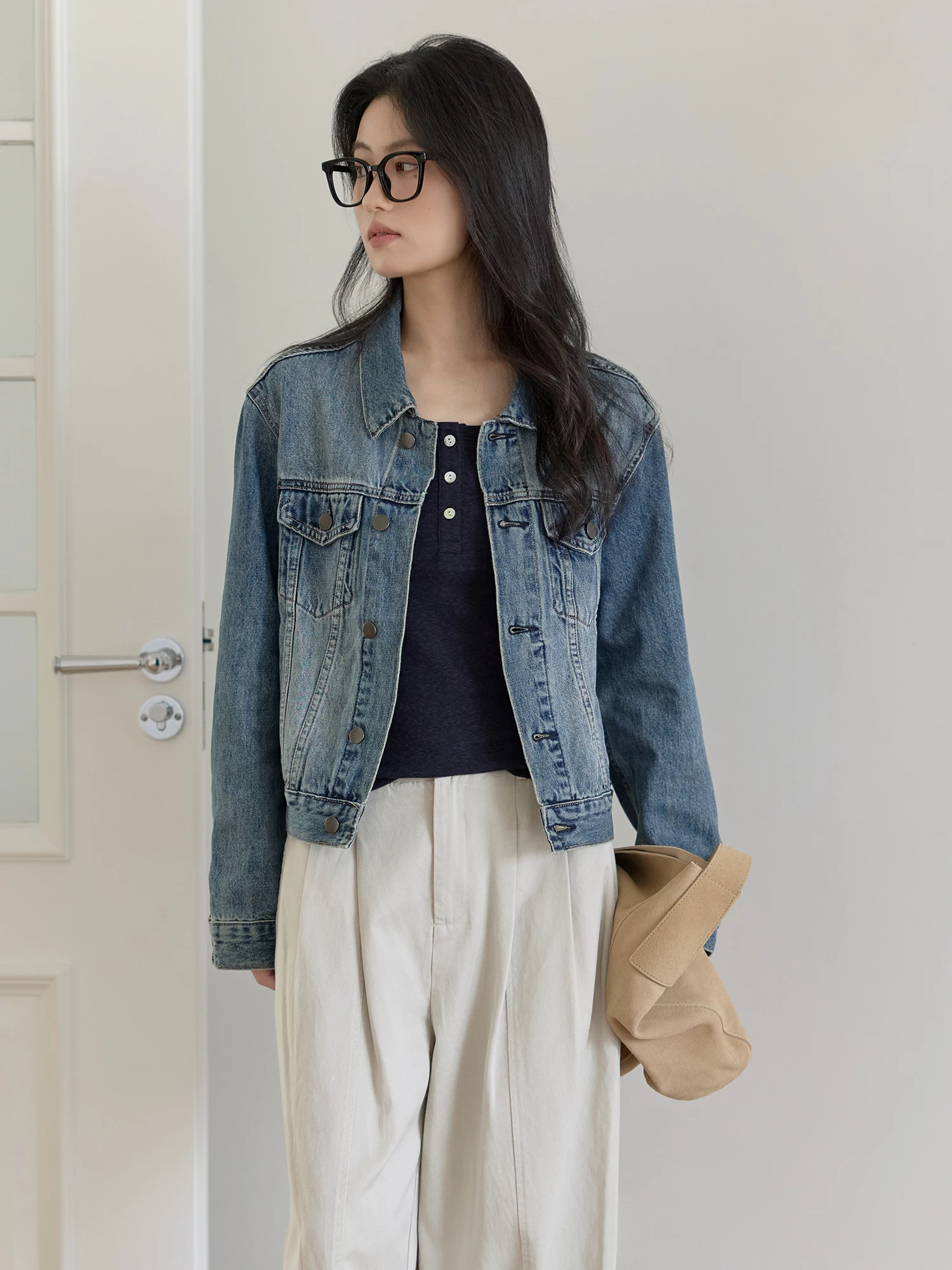 

Ретро джинсовая куртка женская свободного кроя с отложным воротником, повседневная, из хлопка, осень 2025, новая модель, модная, для женщин, из хлопковых джинсов...