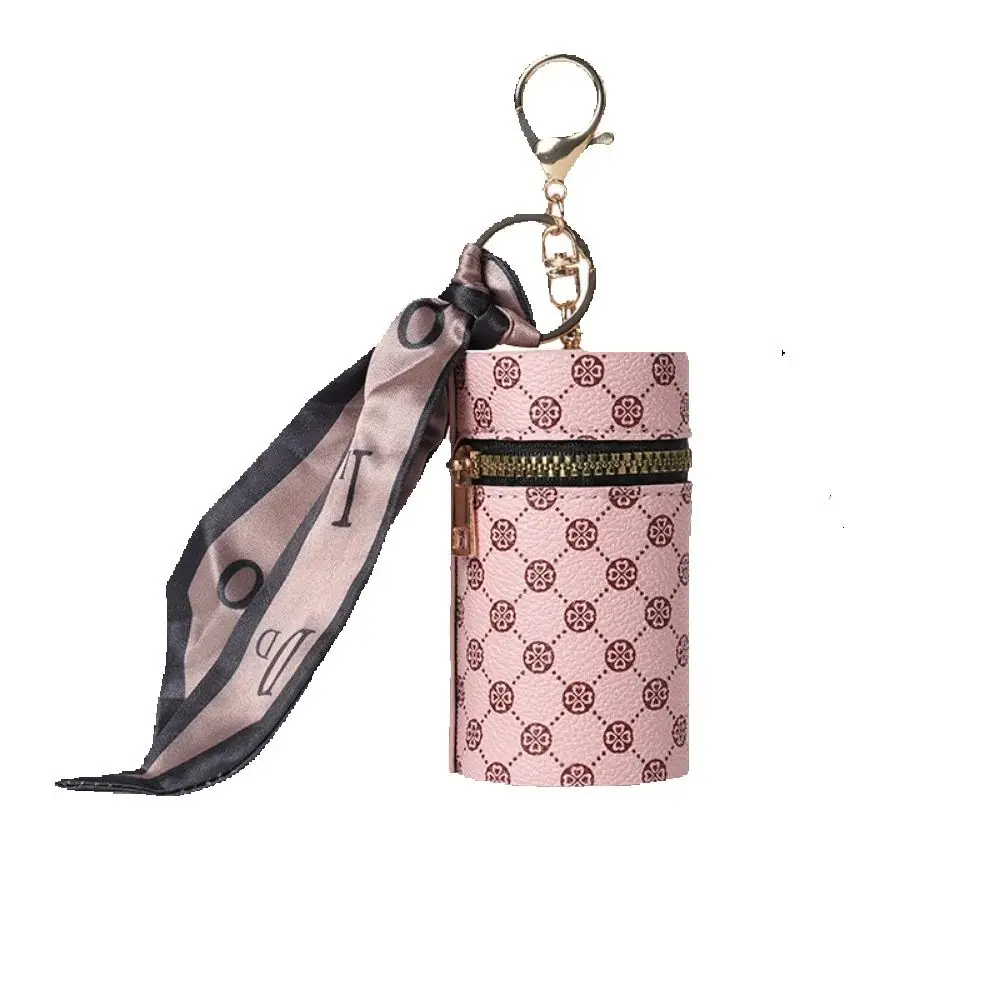 المعلقات محفظة النقود المعدنية الفاخرة الراقية، وحافظات سماعات الأذن، وأكياس سلسلة المفاتيح الصغيرة لأحمر الشفاه، والمظاريف الحمراء ذات الفم الدلو القديم، وبسيطة