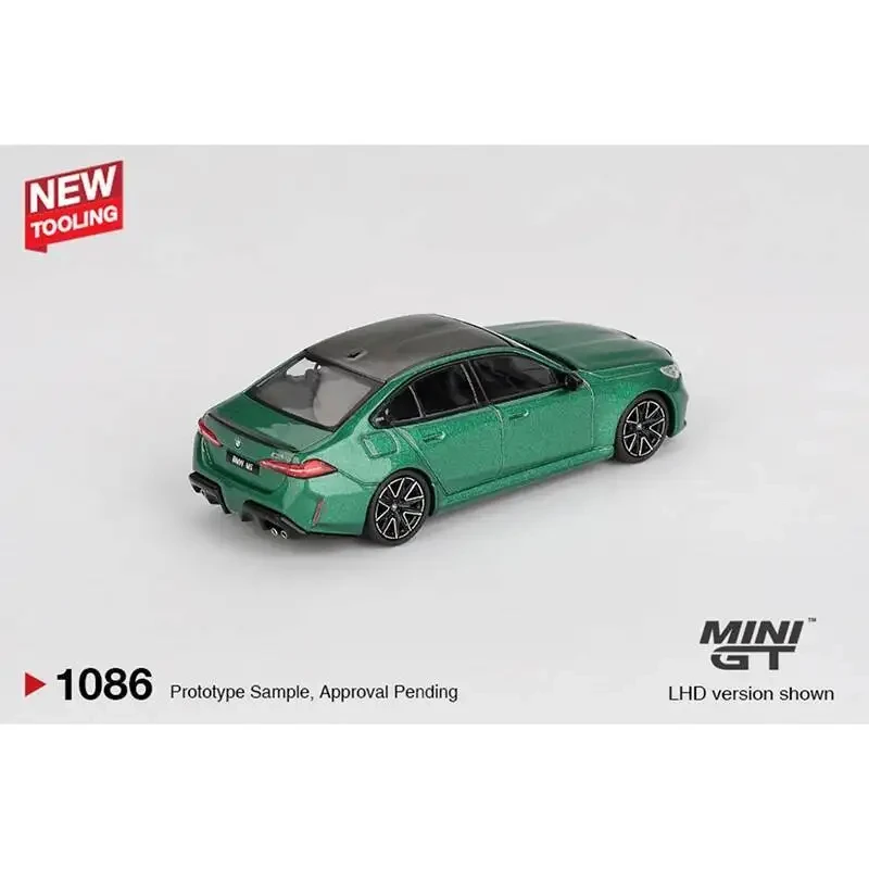 MINIGT 1086 *CHASE* 1:64 M5 BMW G90 Isle Of Man Green Metallic Model Samochodu z Odlewu Metalowego Kolekcja Zabawek