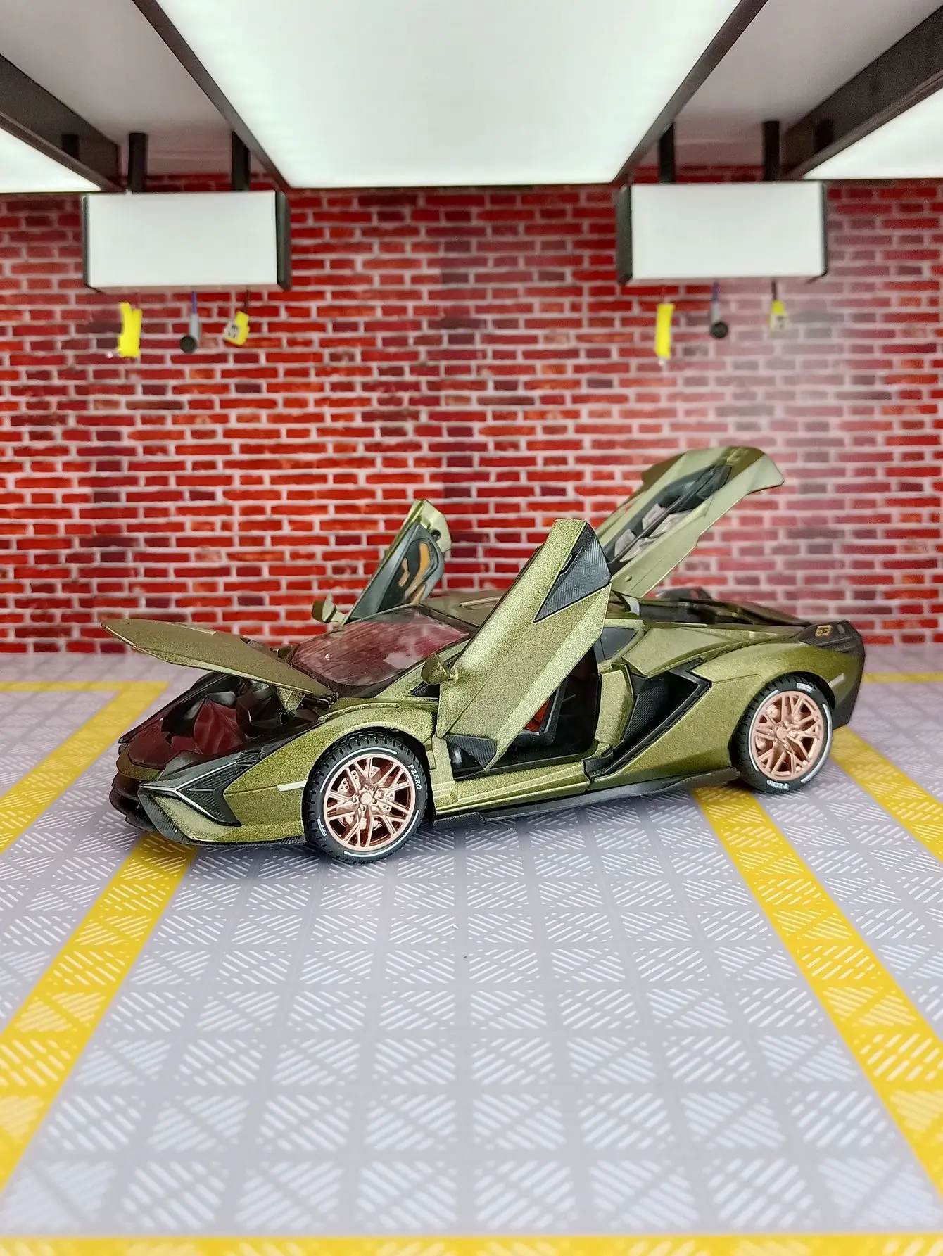 1:24 simulação Lamborghini Sian liga modelo de carro portas e capô do motor, porta-malas pode ser aberto tem funções de som e iluminação
