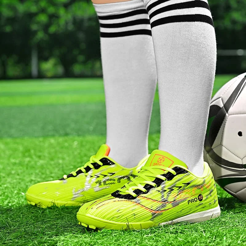 Hot Sale Professional Soccer Sneakers Boys Trendy Indoor Football Shoes Trainers Kids Breathable Futsal Shoes Size 31-40 Child