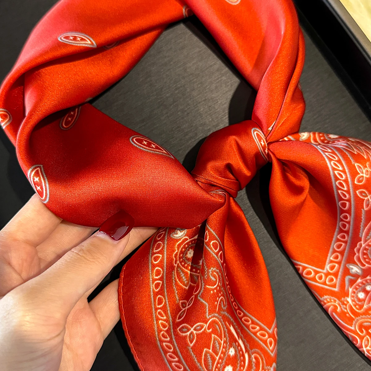 Neue 70 cm Platz Paisley Print Platz Silk Schal Lässig Elegante Dünne Atmungsaktive Hals Frauen Winddicht Kopf Wrap Haar Schals – Detail 5
