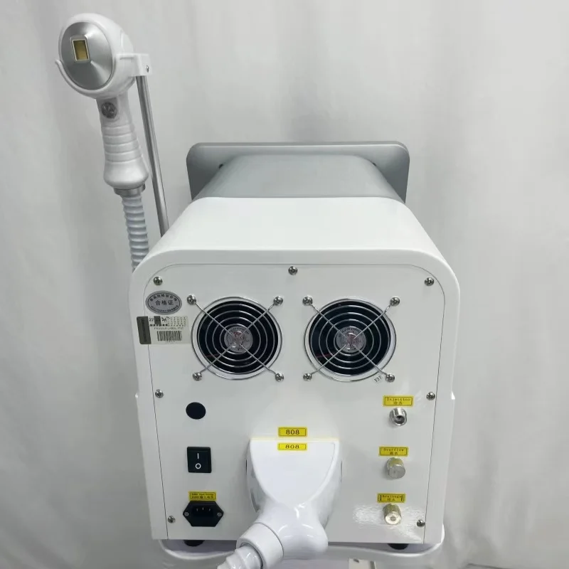 

Лазерный диодный аппарат Soprano Titanium Ice Platinum мощностью 4000 Вт: 3-волновой прибор для безболезненного и перманентного удаления волос на всем теле