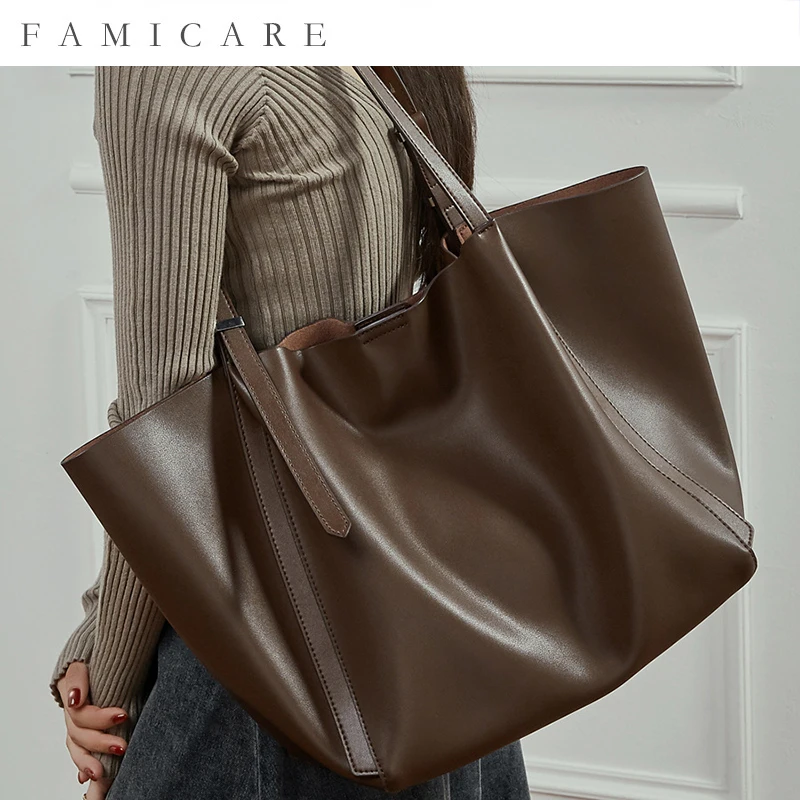 

2025 New Top Grain Leather Spacious Totes Korean Style Shopping Pack Vintage Shoulder Bag Women Convertible Mommy Set Bag Trendy