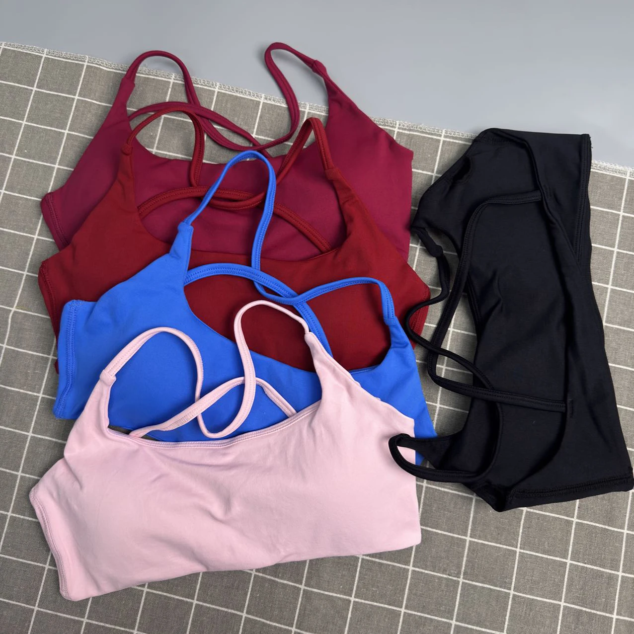 

VEQKING Padded Twist Back Sports Bras for Women Seamless Push Up Yoga Crop Tops Quick Dry Dynamic Gym Fitness Top Workout Bralet