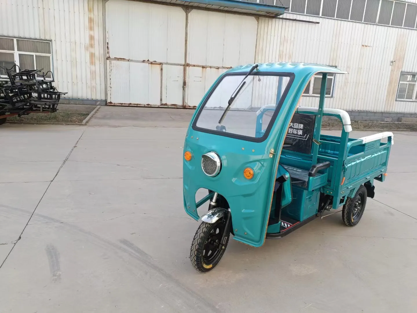 Hot Selling Electric Cargo Tricycle with Roof 3 Wheel Electric Tricycle for Cargo Made in China Factory Customized Big Power