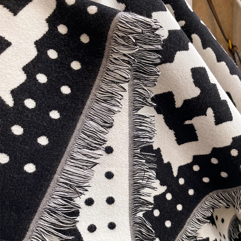 2024 NEW Fashion Cashmere Women letter Scarf Winter Warm Shawl and Wrap Bandana Pashmina Female Foulard Square Thick Blanket
