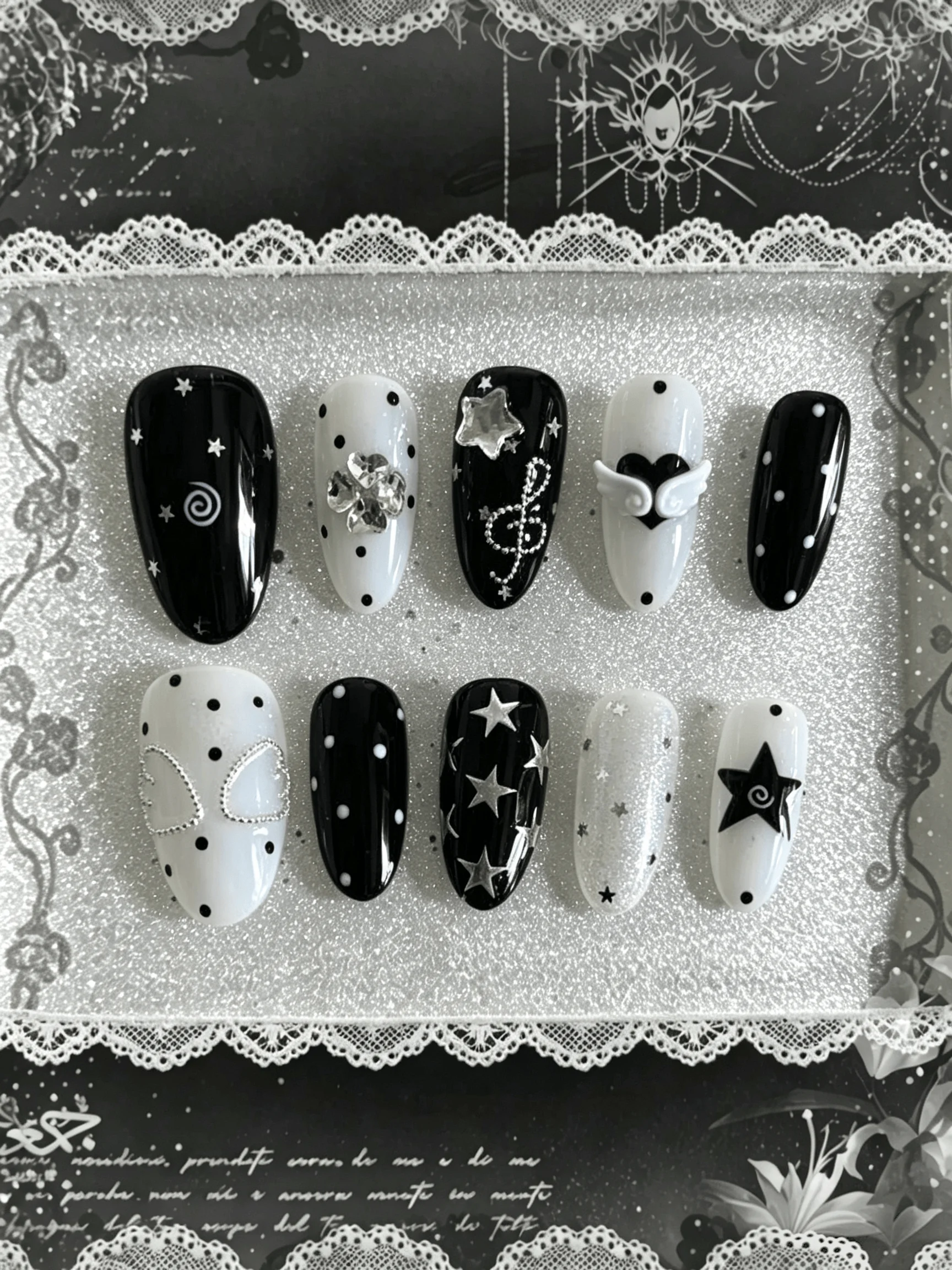10 Pieces of Handmade Oval Full-Cover Nail Tips, Medium Length, Black and White Color Scheme, Y2K Sweet Cool Girl Style, Suitable for Women and Girls, Perfect for Summer Conventions, Girls' Outings, and as a Gift, Come