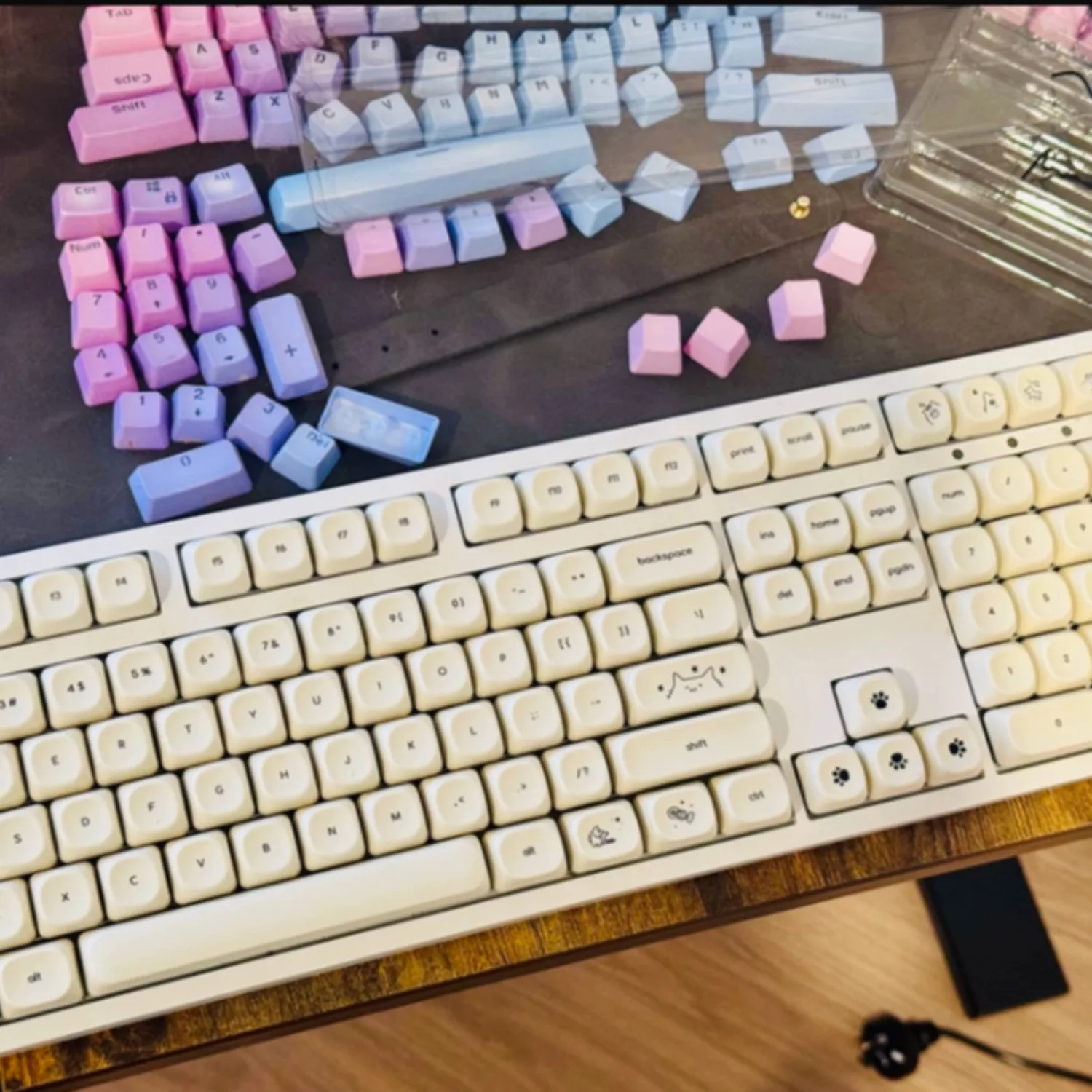 Milk White Cat Keycaps Sublimation MOA Profile 124Keys PBT Dye-Sub Cute Minimalist Custom Keycap Set for Mechanical Keyboard