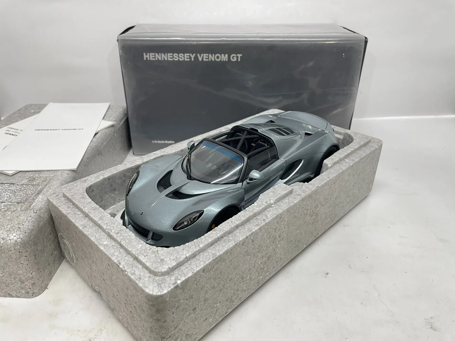 

Autoart 1:18 Venom GT Silver Simulation Limited Edition All Open Alloy Metal Static Car Model Toy Gift