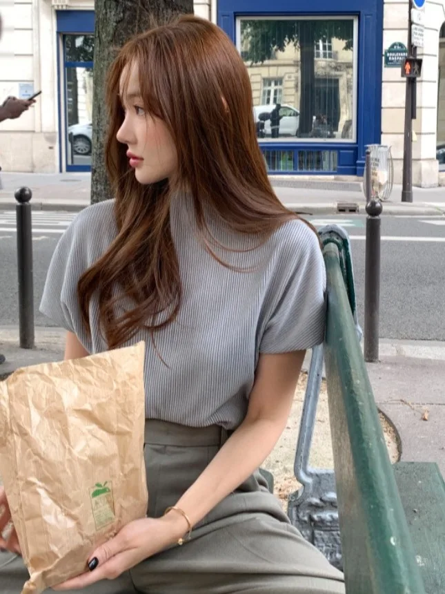 เสื้อยืดผู้หญิงสไตล์เกาหลี ทรงหลวม สีพื้น ดีไซน์เรียบง่าย ผ้าเนื้อสัมผัสพิเศษ เหมาะสำหรับฤดูใบไม้ร่วง