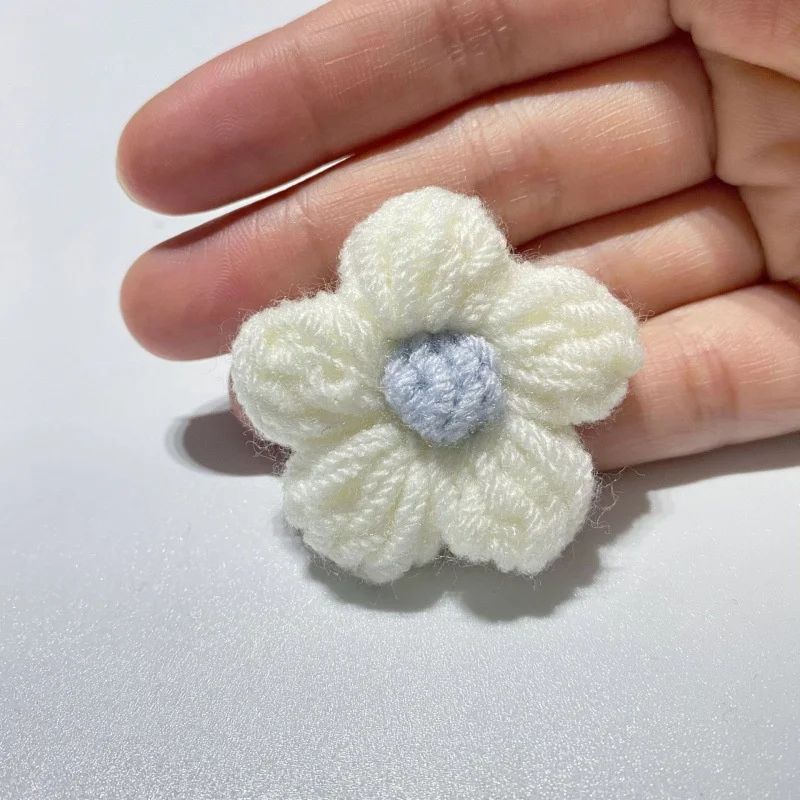 10 Stück/Lot 4cm Bunte Handgestrickte Blumen Handgemachte Stoffapplikationen für DIY-Nähprojekte, Kopfbedeckungen, Kleidung, Hochzeitsdekoration – Detail 5