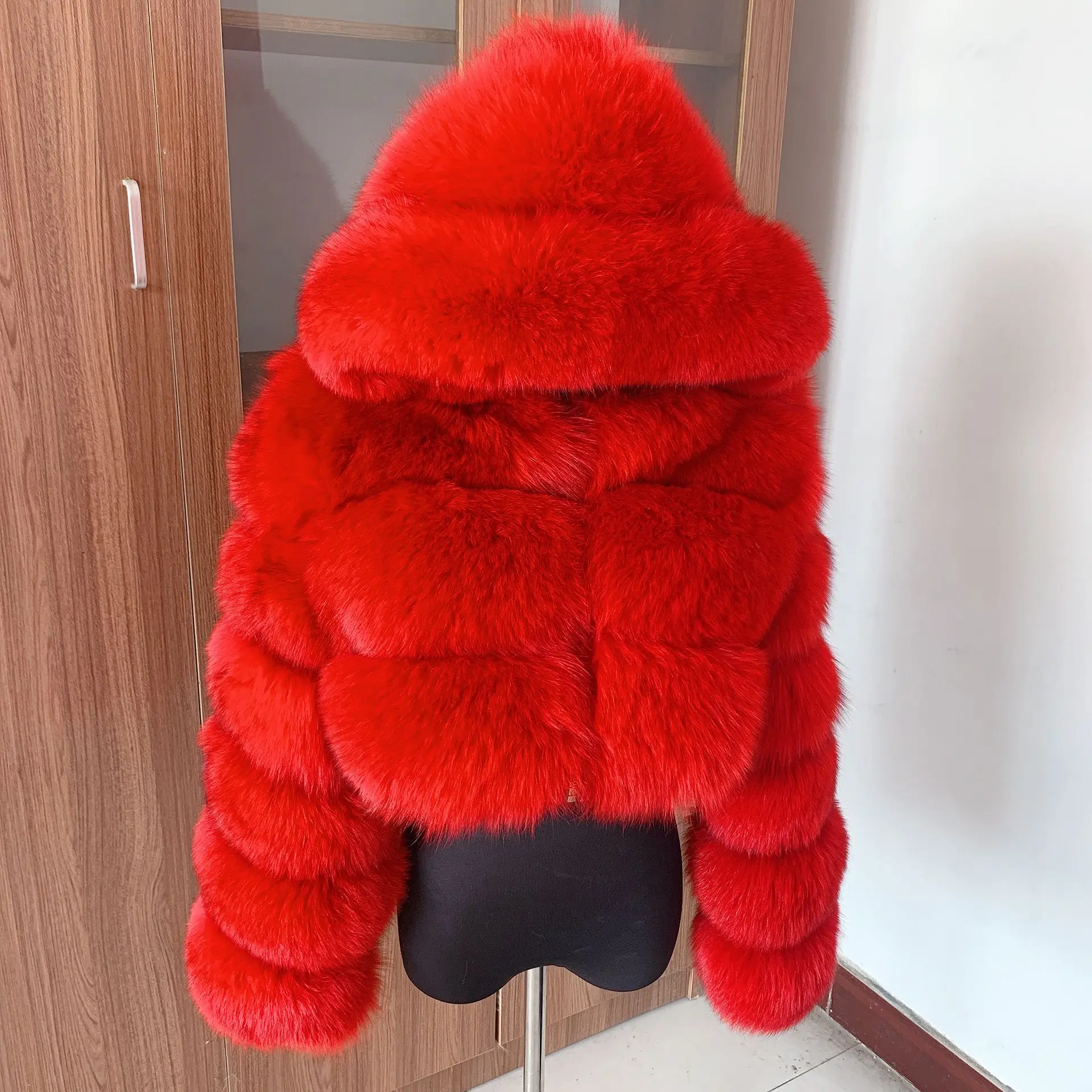 Natural real fox fur hooded short women\'s coat Winter fashion warm coat Luxury real raccoon hooded jacket