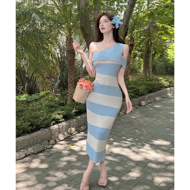 

Women's striped diagonal shoulder knitted women's dress 2025 new summer small fragrance style dress