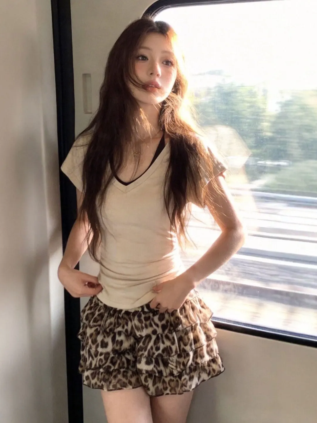 

Retro Gentle Style Beautiful V-neck Top Leopard Print Short Skirt Two-piece Set Ootd Summer 2026 Women's Fashion Ensemble