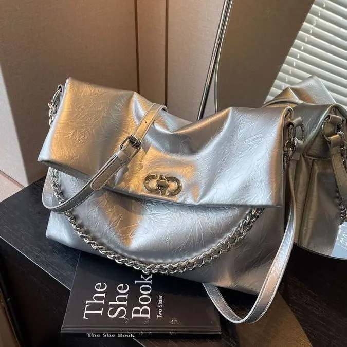 

Модная сумка-тоут с серебряным замком и цепочкой, женская кожаная текстура, большая вместительная сумка на плечо, женская корейская сумка для горячих девушек Y2k, новинка