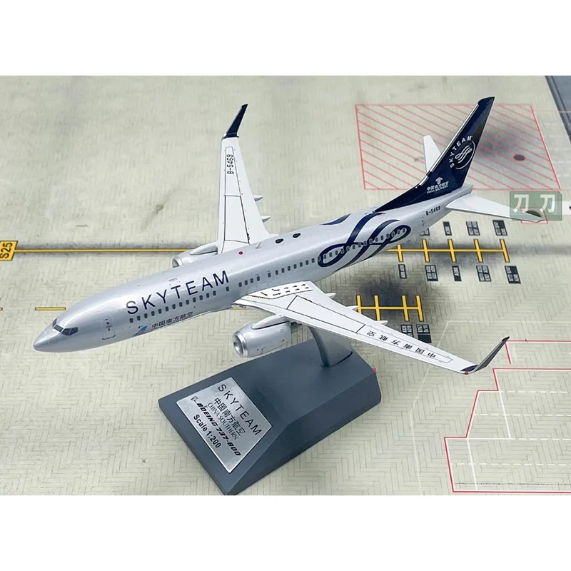 

Diecast 1/200 Scale China Southern Airlines B737-800 Aircraft Model Alloy Decoration B-5469 Collection Toy Display