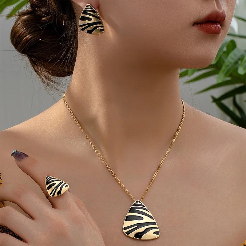 New Trendy Twill Zebra Pattern Pendant Necklace Ring Jewelry Set for Women Wedding Party 3PCS Bohemian Girls Triangular Earrings