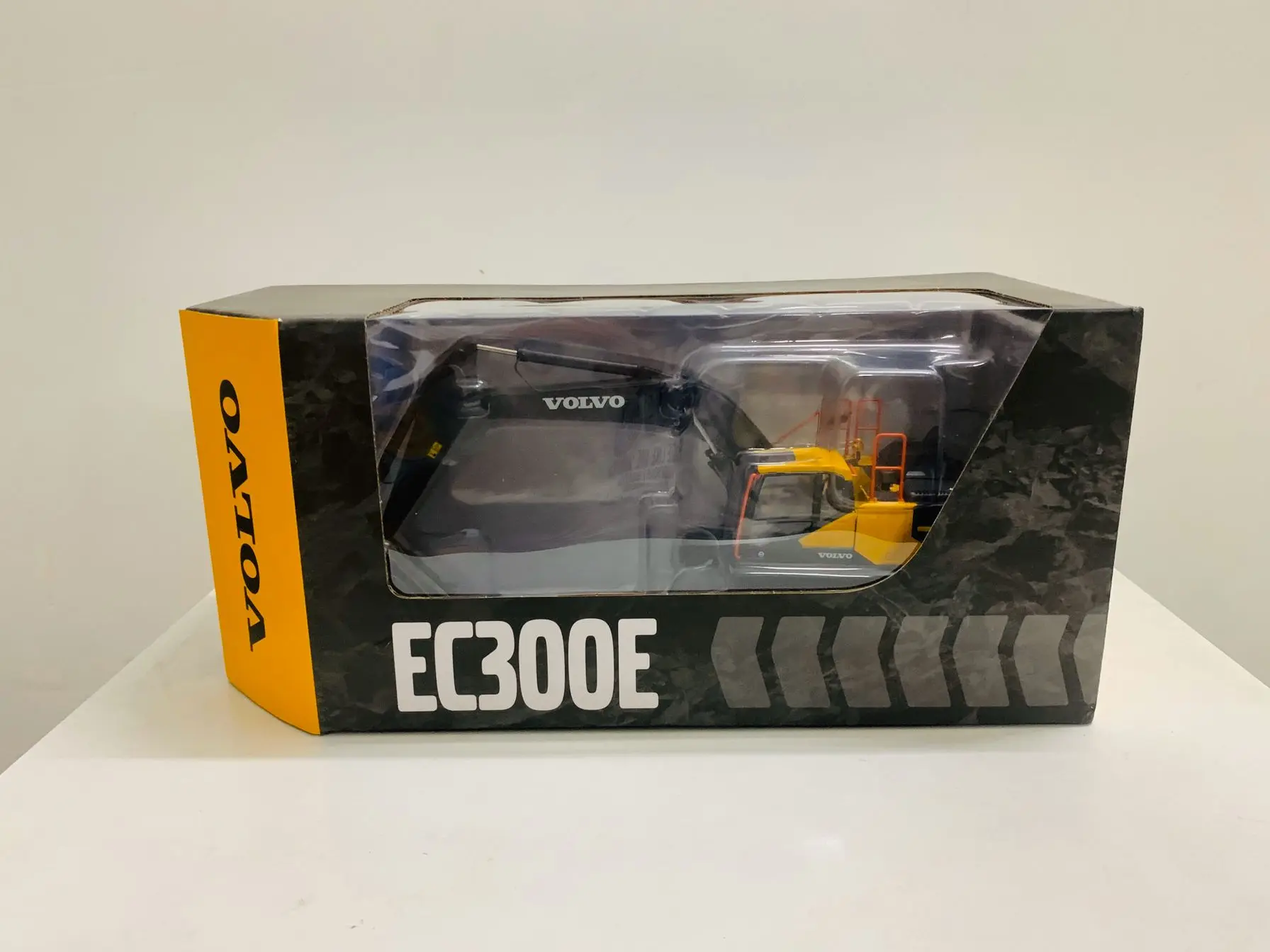 EC300E Excavator 1:50 Scale Die-Cast Model New in Original Box