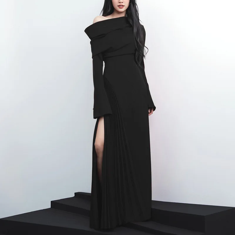 秋のスタイル レディース レッドドレス 若々しく大人っぽい洗練されたスタイル アシンメトリーネックライン ラッフルフレアスリーブ プリーツ入り スリット入り