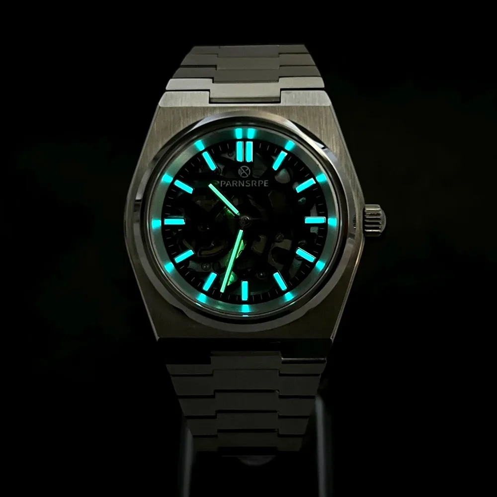PARNSRPE's new automatic wristwatch, model NH70, with a 40mm stainless steel case, a transparent agate back, mechanical movement
