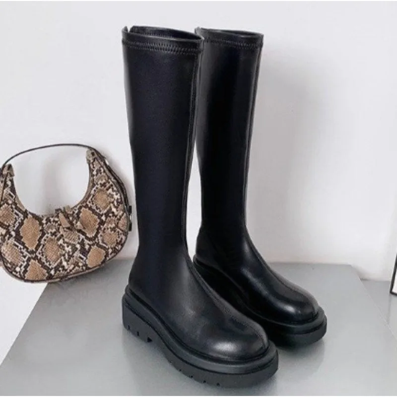 

Женские сапоги до колена на платформе и каблуке, модная уютная обувь из мягкой кожи, осенне-зимние короткие плюшевые женские высокие сапоги рыцаря