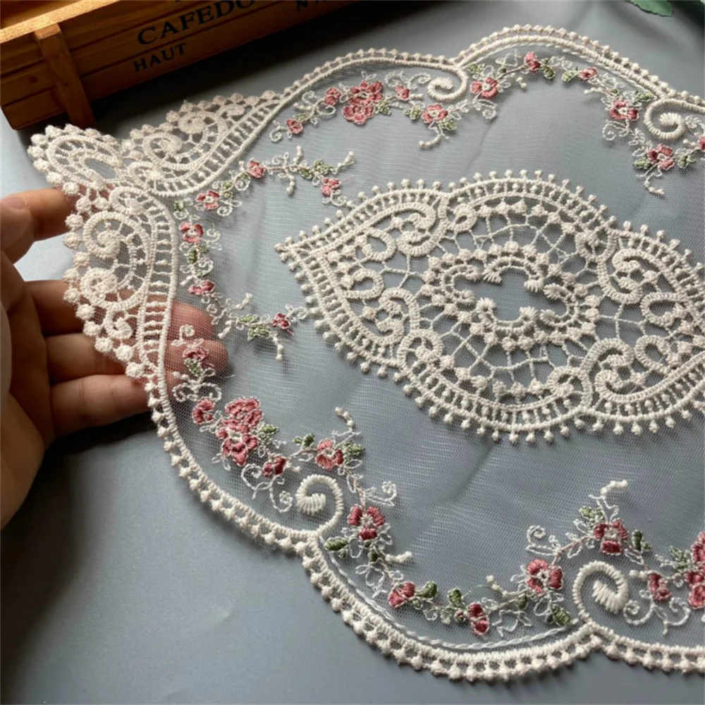 

1Pcs 32*45 cm Flower Lace Trimfor Dining Table Embroidery Craft Placemat European Style Lace Fabric Insulation Plate Mat Coaster