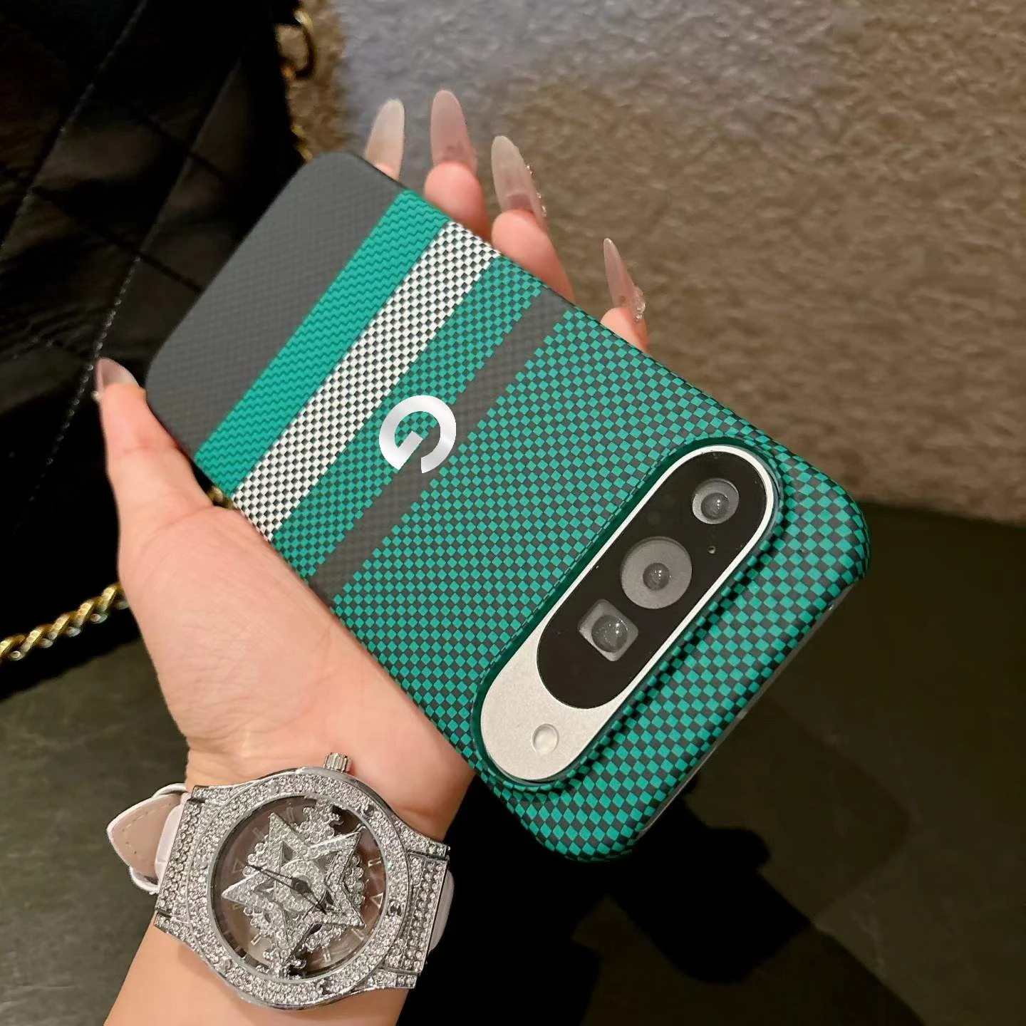 Luxuriöse Schlanke Carbonfaser-Textur Magnetische Ladehülle für Google Pixel 11 10 9 Pro XL 9A 8 7 Pro Halbtransparente Schutzhülle