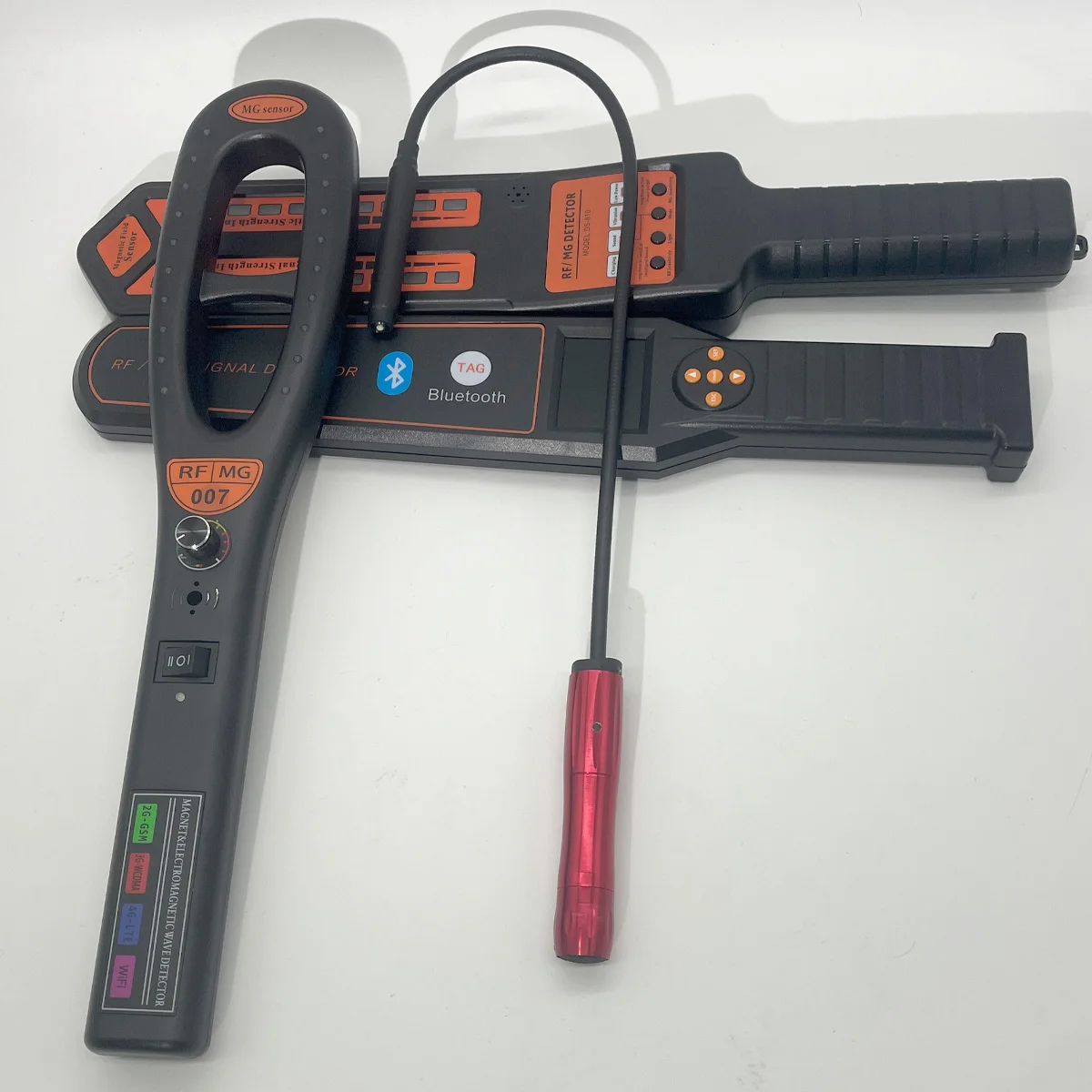 

Профессиональный сканер конфиденциальности: двойное обнаружение для Bluetooth с низким энергопотреблением TAG и широкополосного радиочастотного сигнала с записью и воспроизведением данных