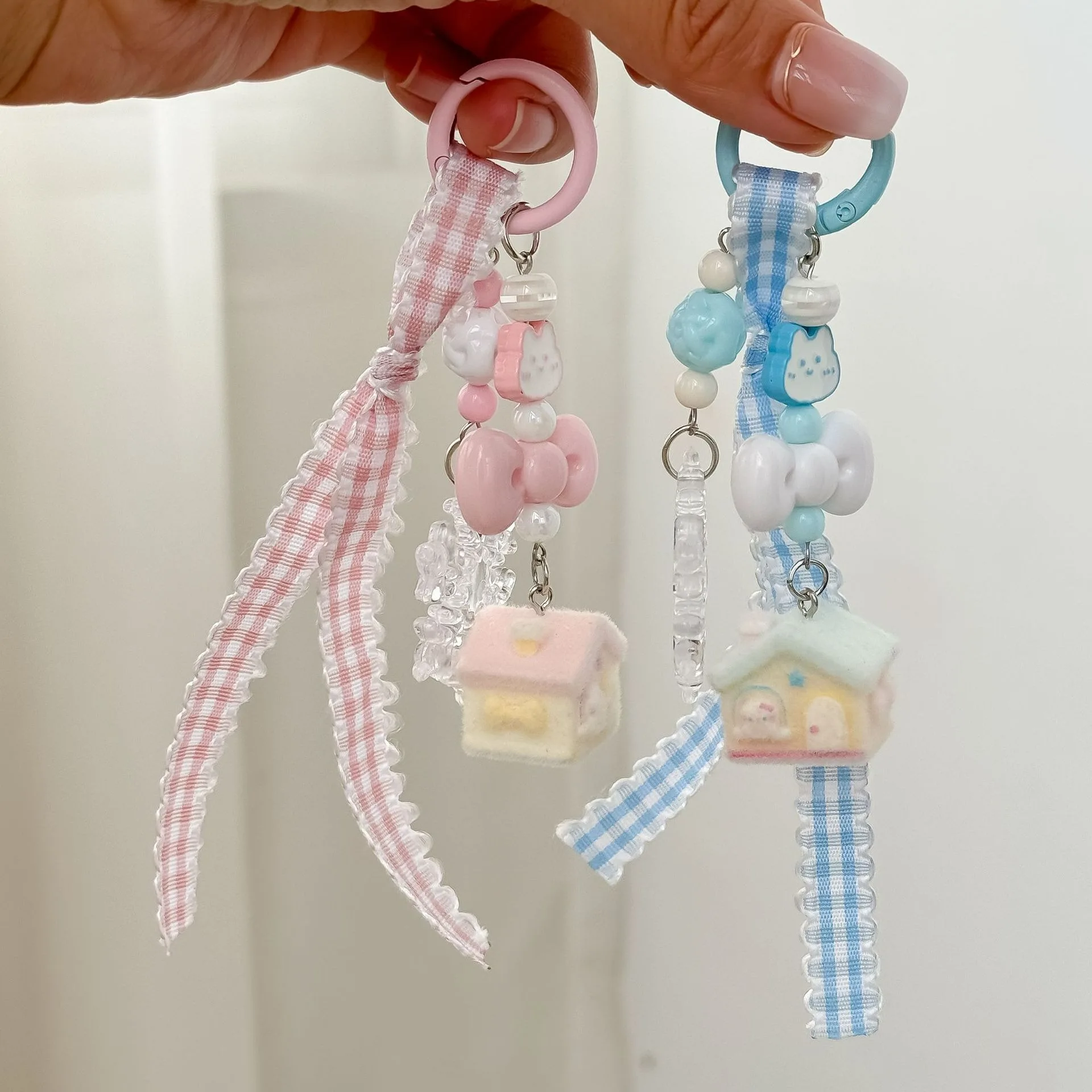 Korean fashion dopamine color ins style new snowflake bag hanging keychain flocking igloo mobile phone chain small fresh bag pen