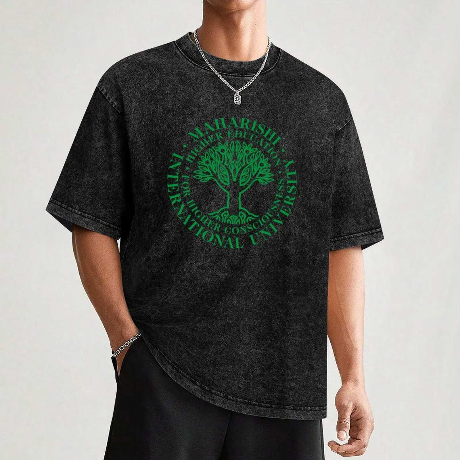 Maharishi International College t-shirt graphic tee shirt oversize graphic tee abbigliamento uomo