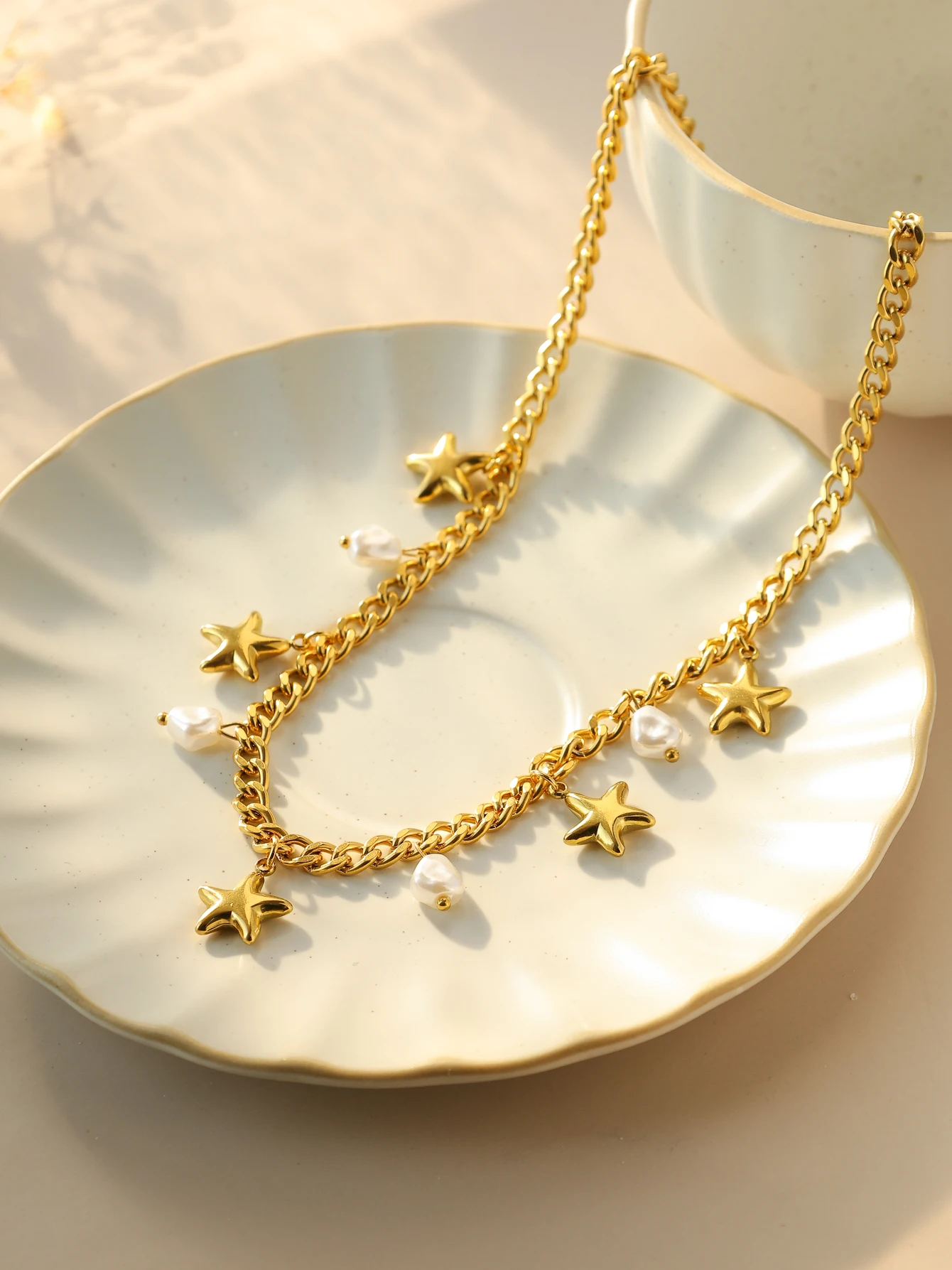 Gold stainless steel star pearl pendant chain necklace Women\'s necklace Retro fashion versatile jewelry 2025