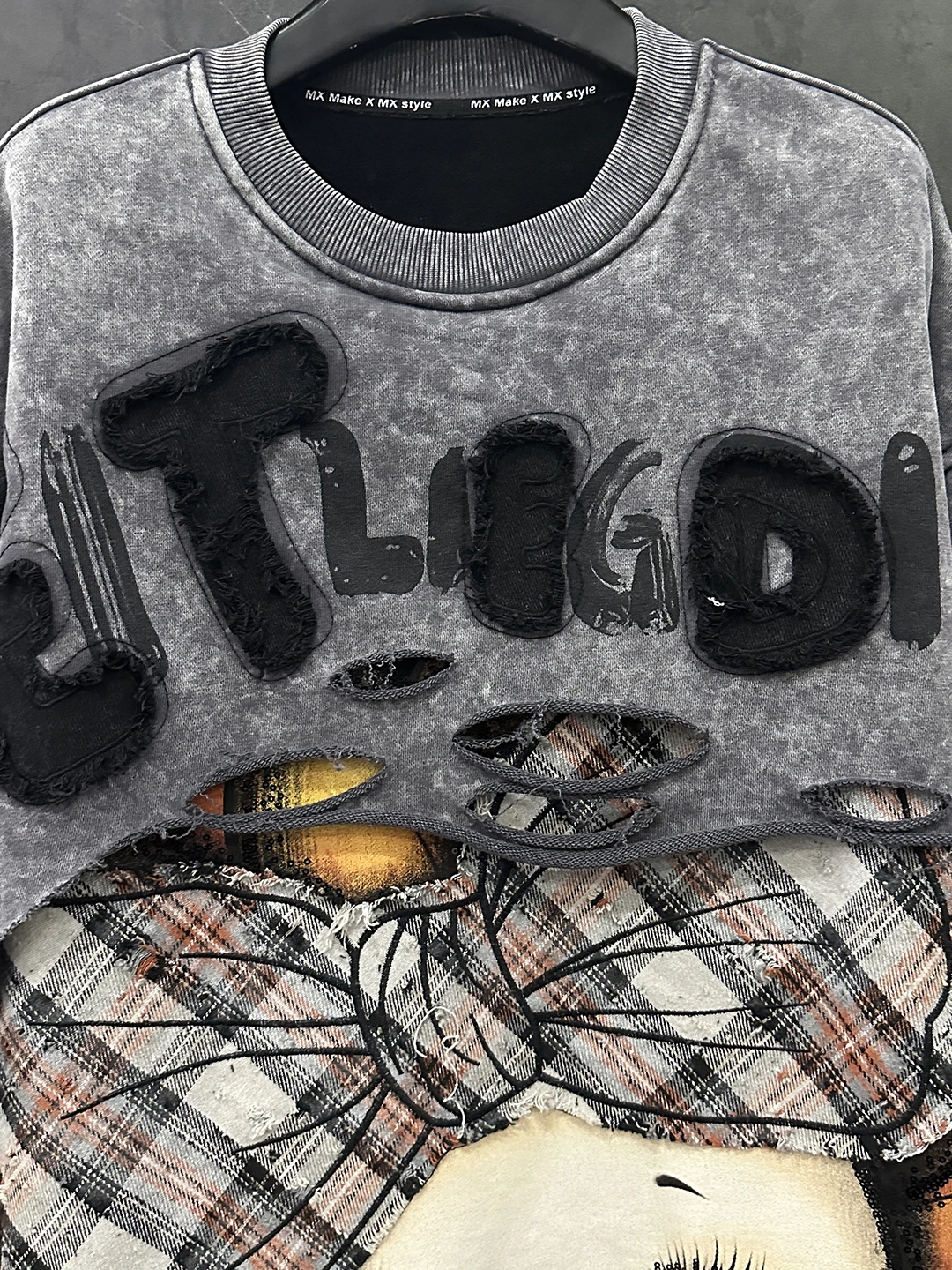2025 Autumn Heavy Industry Distressed Fake Two-Piece Cartoon Crew Neck Sweatshirt for Women Loose Casual Fashion Versatile Top