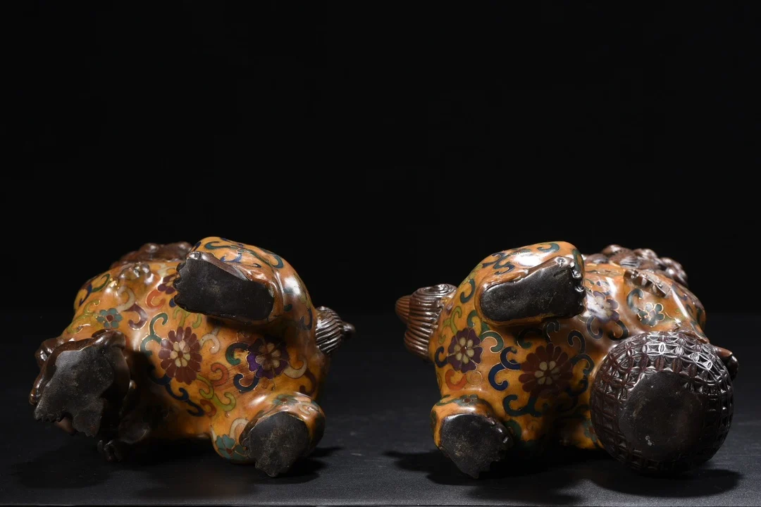 Nepalese folk  Old Bronze Cloisonn Enamel Flower Texture Lion Statue Pair Door God Lion Watch the door Town house